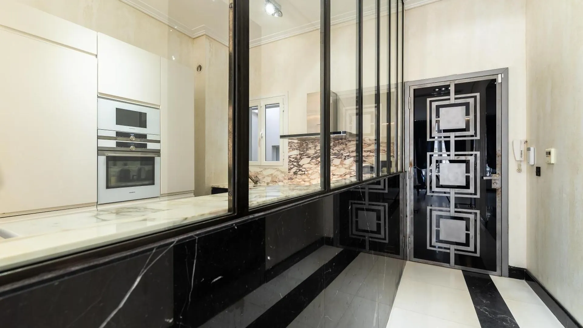 110 M2 Golden Square, Renovated, 20Metres Croisette, Parking Private Apartamento Cannes
