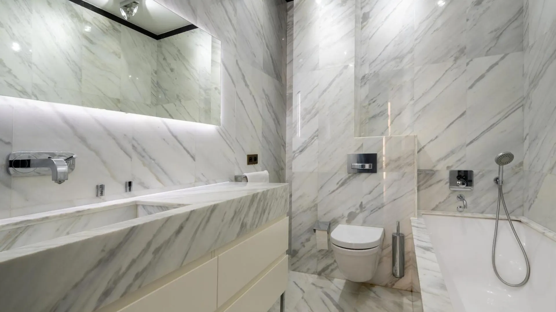 110 M2 Golden Square, Renovated, 20Metres Croisette, Parking Private Lejlighed Cannes